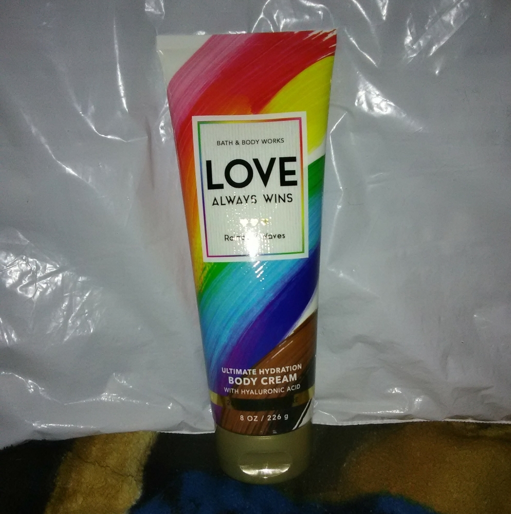 Bath and Body Works Love Always Wins/ Rainbow Waves Cream!